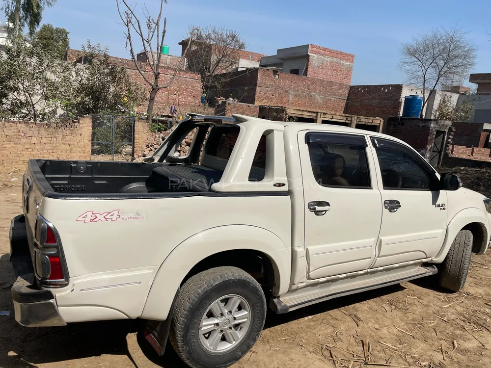 Toyota Hilux 2013 for Sale in Sialkot Image-1