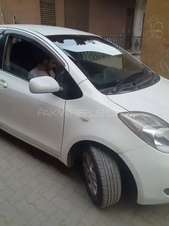Toyota Vitz 2005 for Sale in Peshawar Image-1