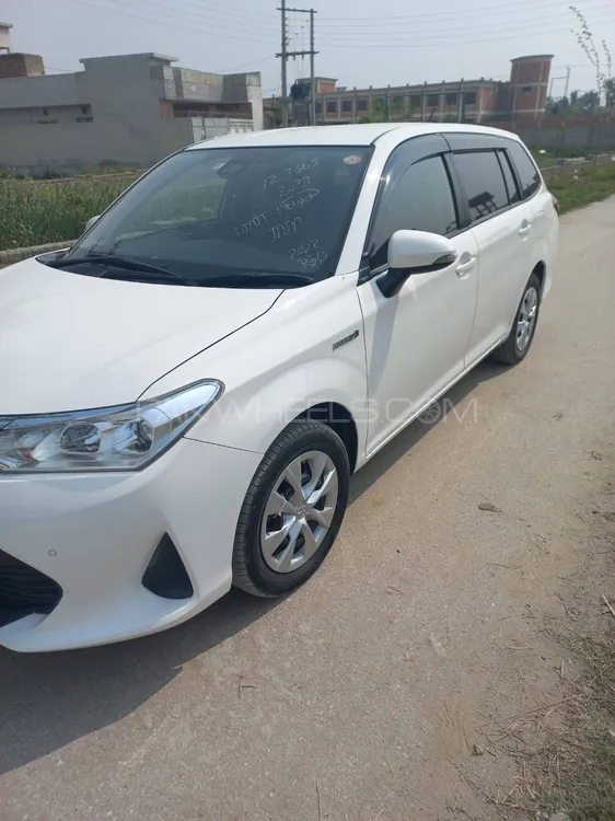 Toyota Corolla Fielder 2020 for Sale in Mardan Image-1