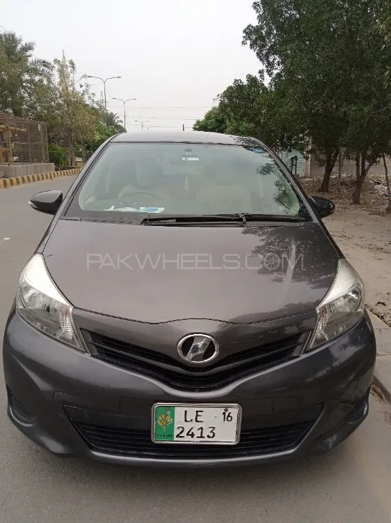 Toyota Vitz 2013 for Sale in Faisalabad Image-1