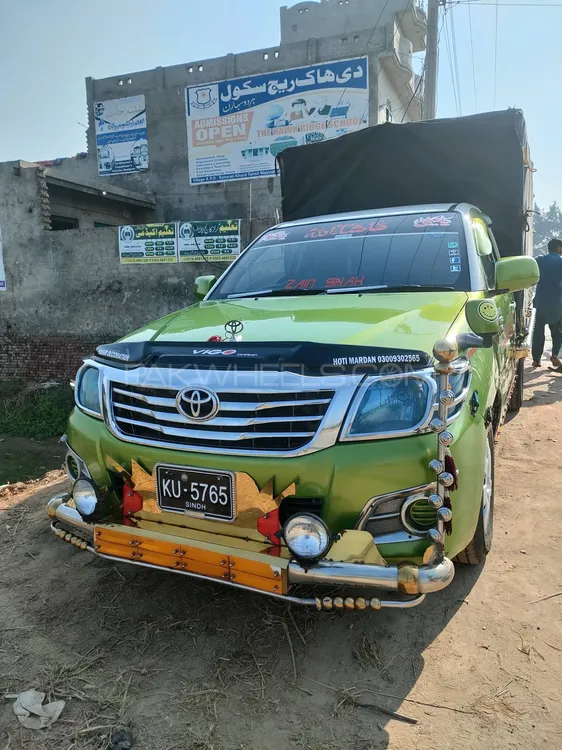Toyota Hilux 2016 for Sale in Gujranwala Image-1