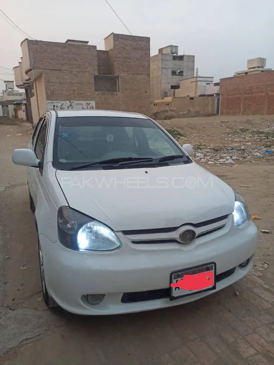 Toyota Platz 2004 for Sale in Multan Image-1