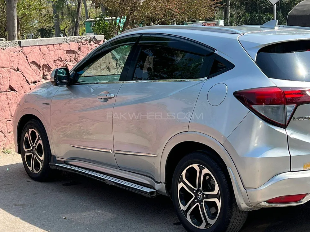 Honda Vezel 2015 for Sale in Islamabad Image-1