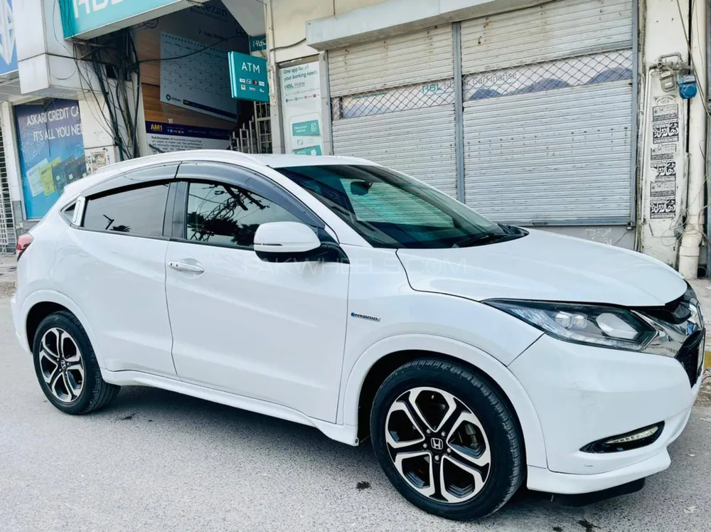 Honda Vezel 2015 for Sale in Islamabad Image-1