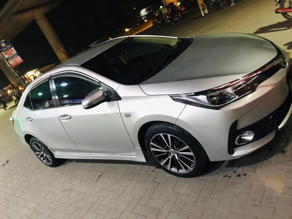 Toyota Corolla 2017 for Sale in Lahore Image-1
