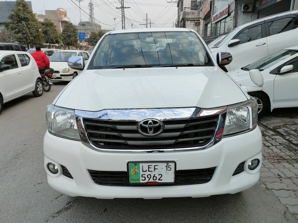 Toyota Hilux 2015 for Sale in Lahore Image-1
