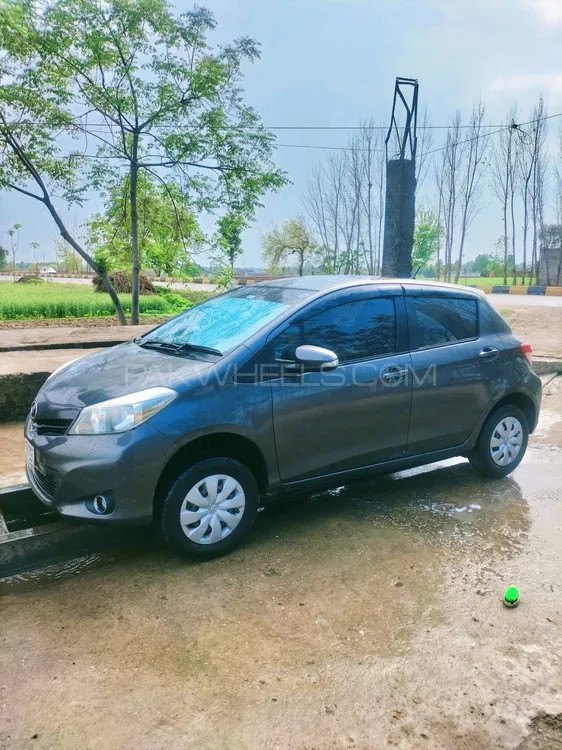 Toyota Vitz 2013 for Sale in Charsadda Image-1