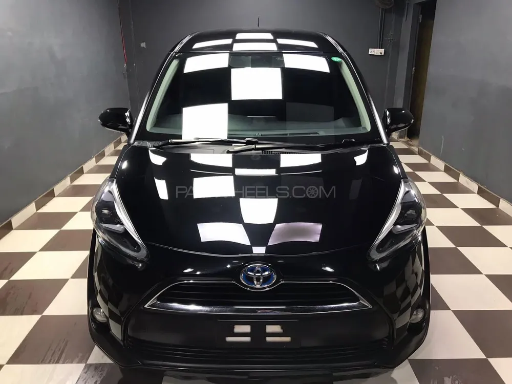 Toyota Sienta 2016 for Sale in Karachi Image-1