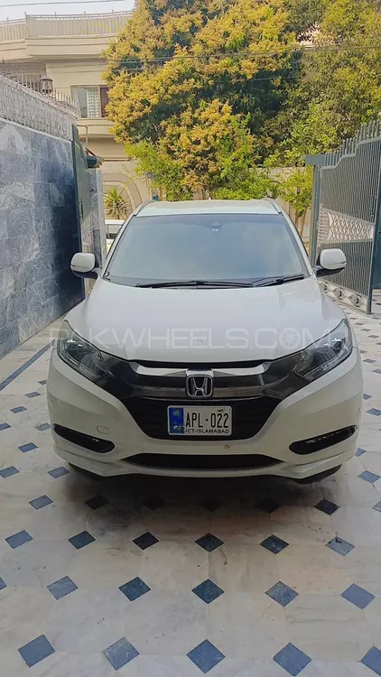 Honda Vezel 2017 for Sale in Peshawar Image-1