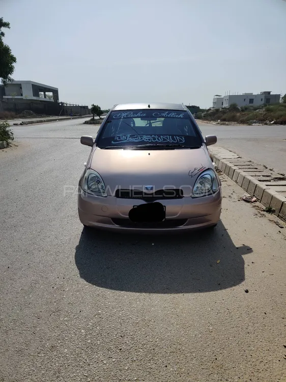 Toyota Vitz 2000 for Sale in Karachi Image-1