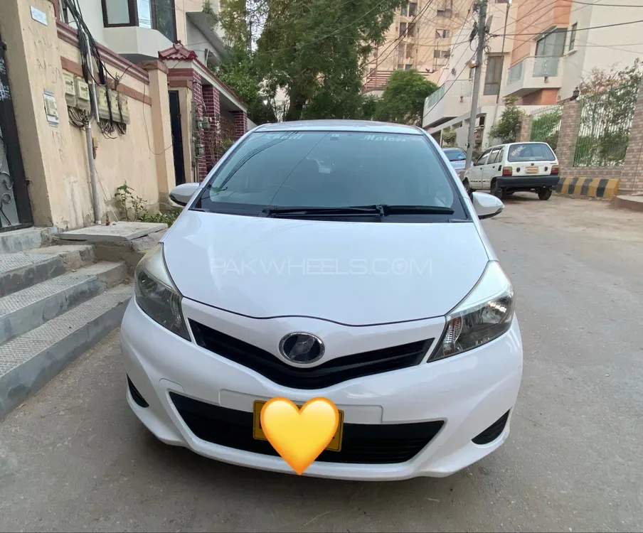 Toyota Vitz 2014 for Sale in Karachi Image-1