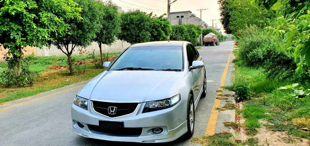 Honda Accord 2004 for Sale in Lahore Image-1