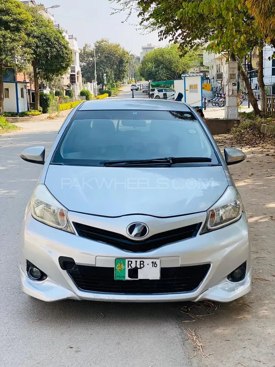 Toyota Vitz 2013 for Sale in Islamabad Image-1