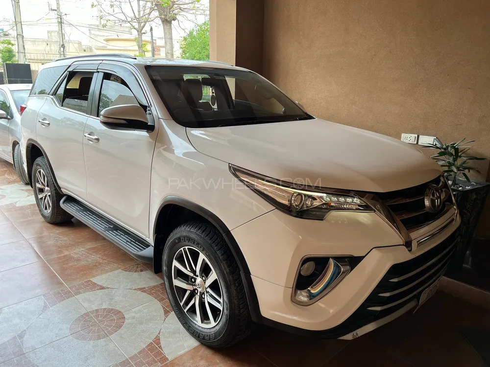 Toyota Fortuner 2017 for Sale in Lahore Image-1
