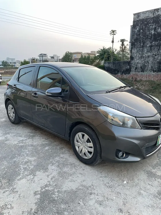 Toyota Vitz 2011 for Sale in Lahore Image-1