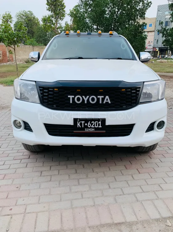 Toyota Hilux 2013 for Sale in Faisalabad Image-1