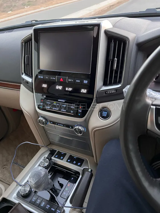 Toyota Land Cruiser 2017 for Sale in Karachi Image-1
