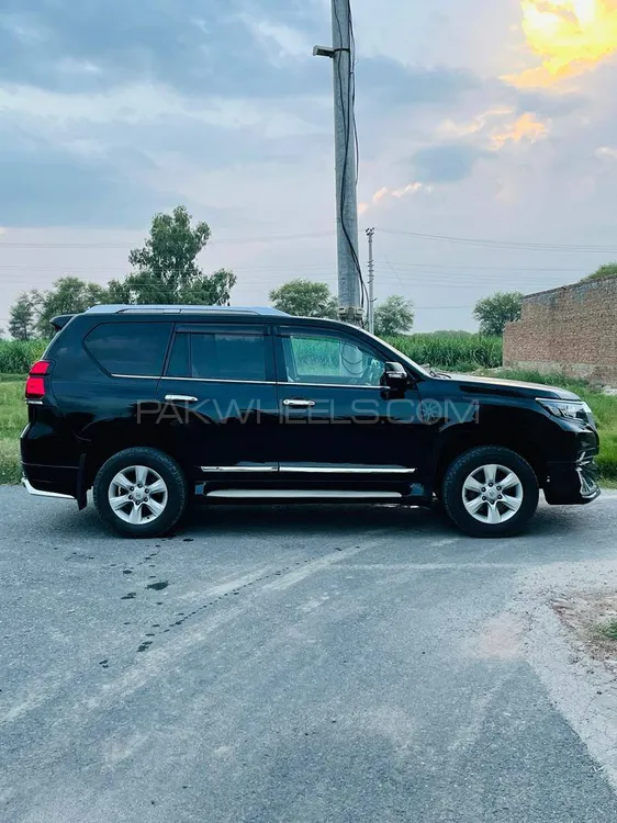 Toyota Prado 2010 for Sale in Khanewal Image-1