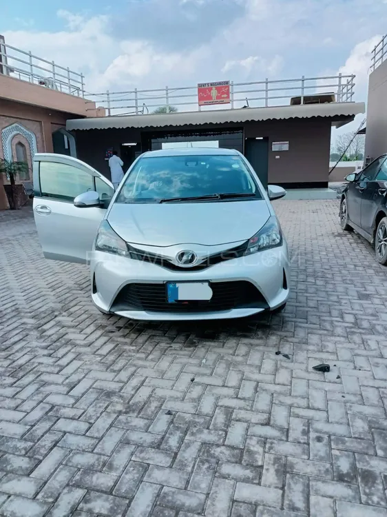 Toyota Vitz 2016 for Sale in Lahore Image-1
