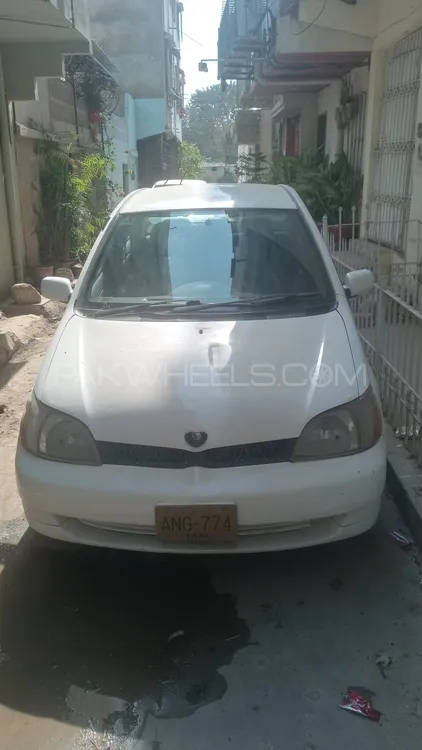 Toyota Platz 2002 for Sale in Karachi Image-1