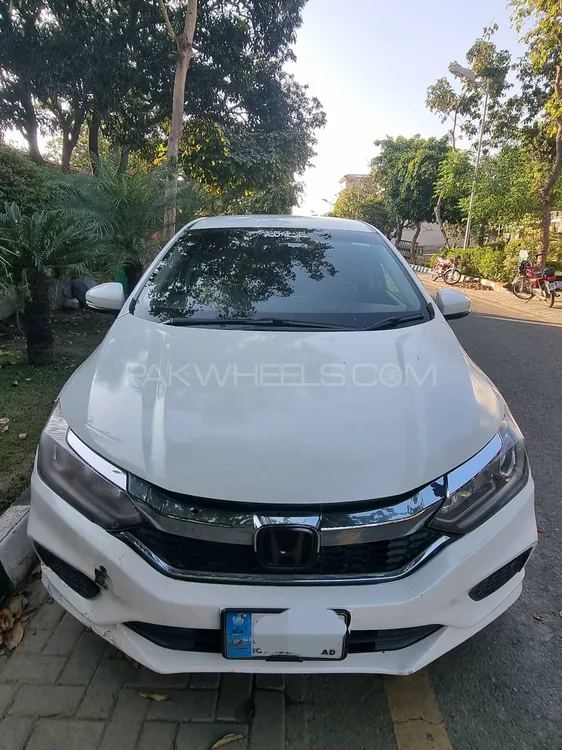 Honda Grace Hybrid 2017 for Sale in Lahore Image-1