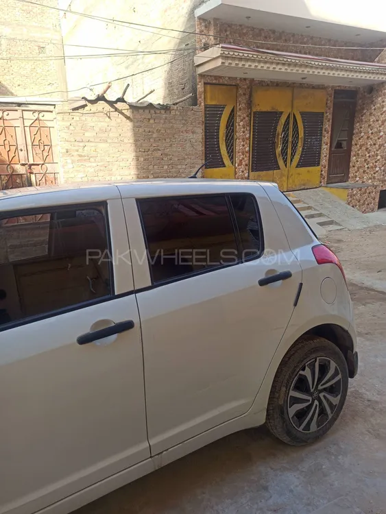 Suzuki Swift 2012 for Sale in Larkana Image-1