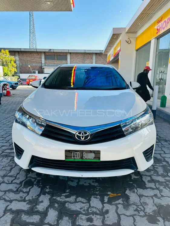 Toyota Corolla 2015 for Sale in Peshawar Image-1