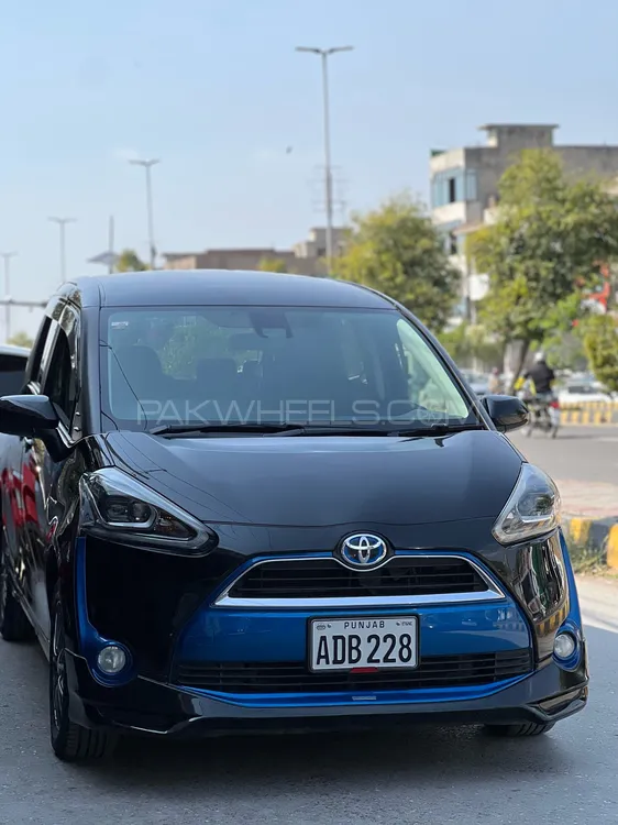 Toyota Sienta 2015 for Sale in Lahore Image-1