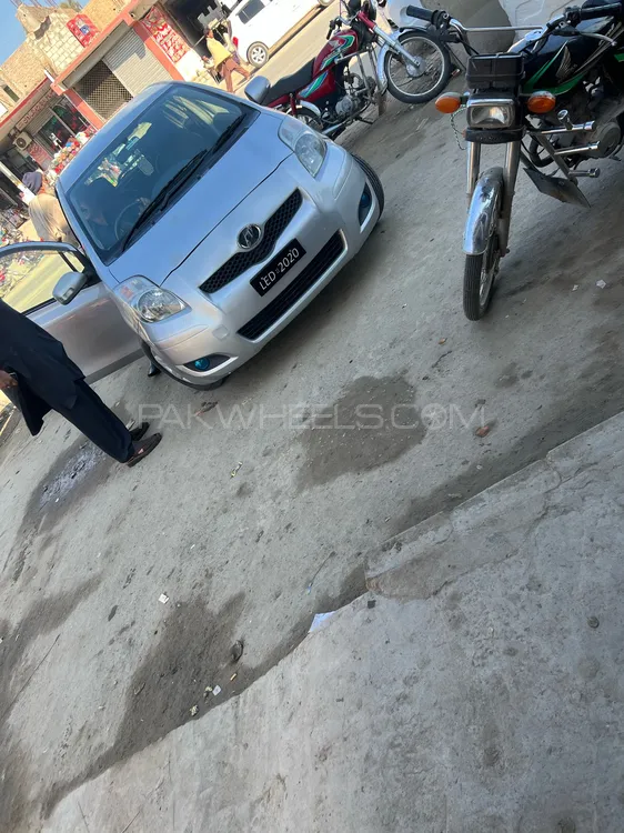 Toyota Vitz 2008 for Sale in Mian Wali Image-1