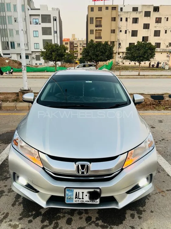 Honda Grace Hybrid 2015 for Sale in Islamabad Image-1
