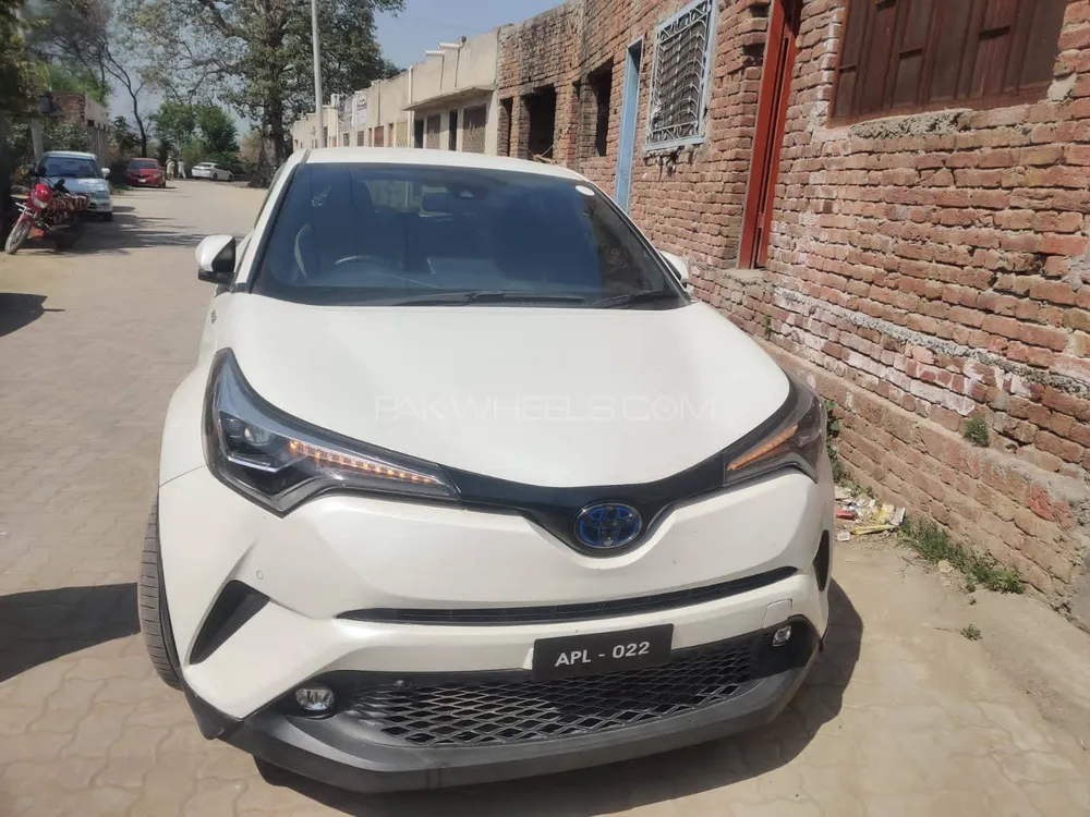 Toyota C-HR 2019 for Sale in Islamabad Image-1