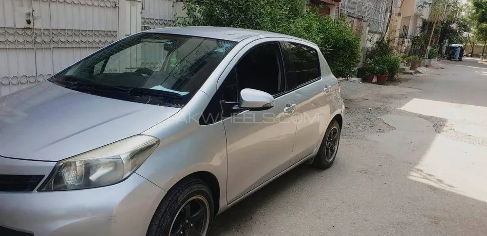 Toyota Vitz 2012 for Sale in Karachi Image-1