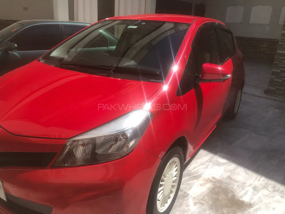 Toyota Vitz 2013 for Sale in Peshawar Image-1