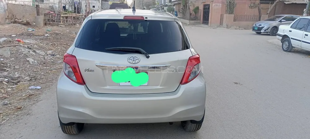 Toyota Vitz 2013 for Sale in Karachi Image-1