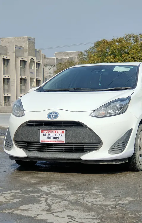 Toyota Aqua 2018 for Sale in Akora khattak Image-1