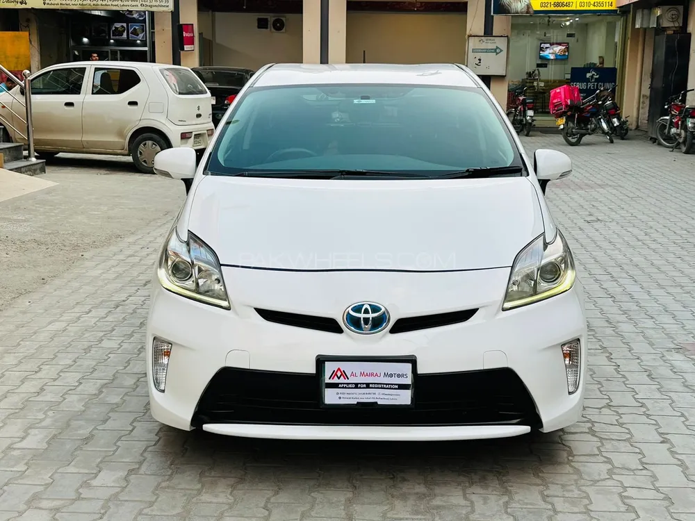 Toyota Prius 2015 for Sale in Lahore Image-1