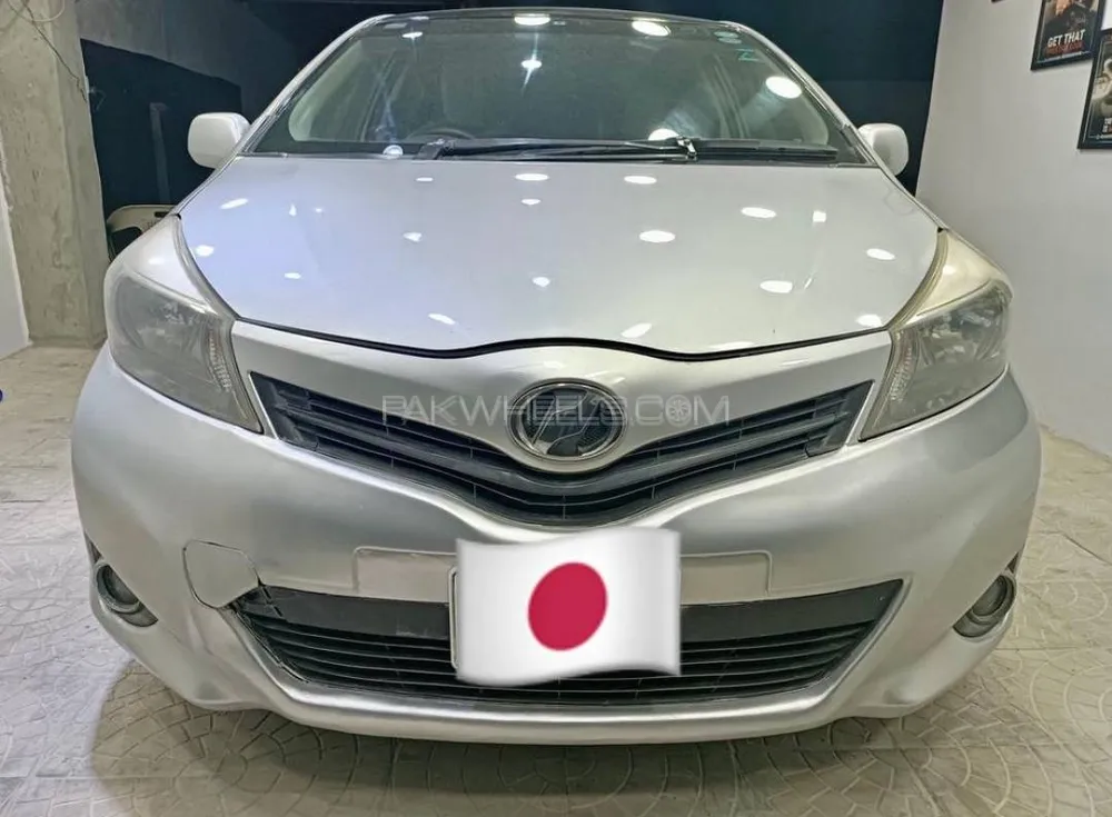 Toyota Vitz 2013 for Sale in Faisalabad Image-1