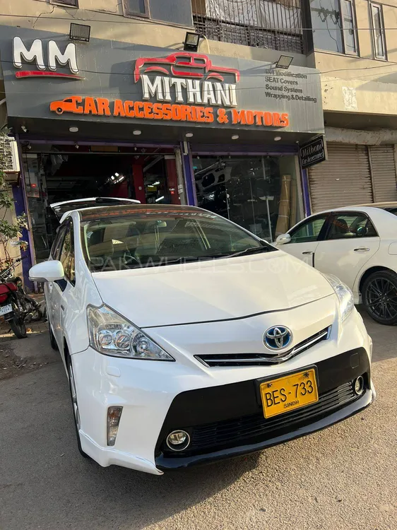Toyota Prius Alpha 2012 for Sale in Karachi Image-1