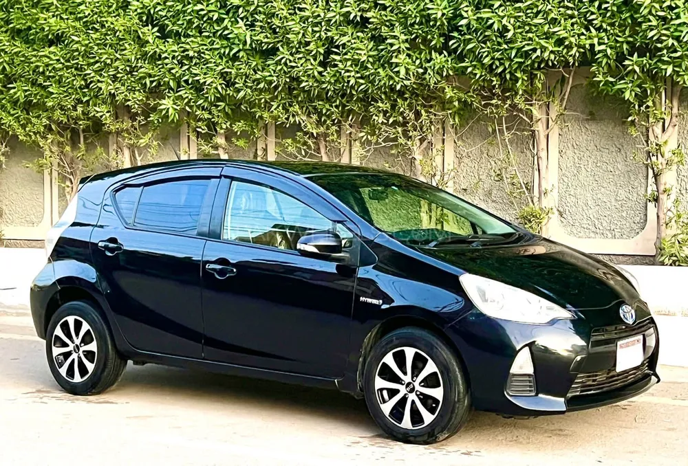 Toyota Aqua 2012 for Sale in Karachi Image-1