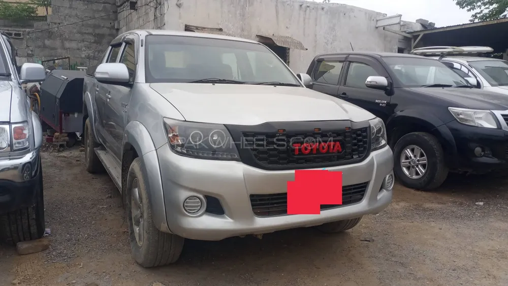 Toyota Hilux 2011 for Sale in Islamabad Image-1