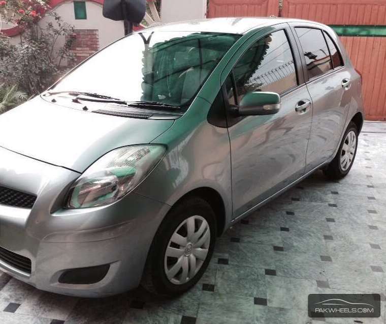 Toyota Vitz 2009 for Sale in Lahore Image-1