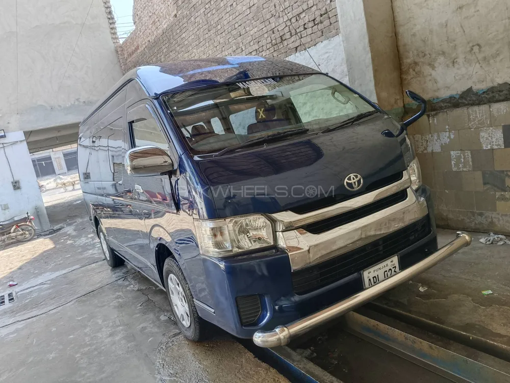 Toyota Hiace 2017 for Sale in Burewala Image-1