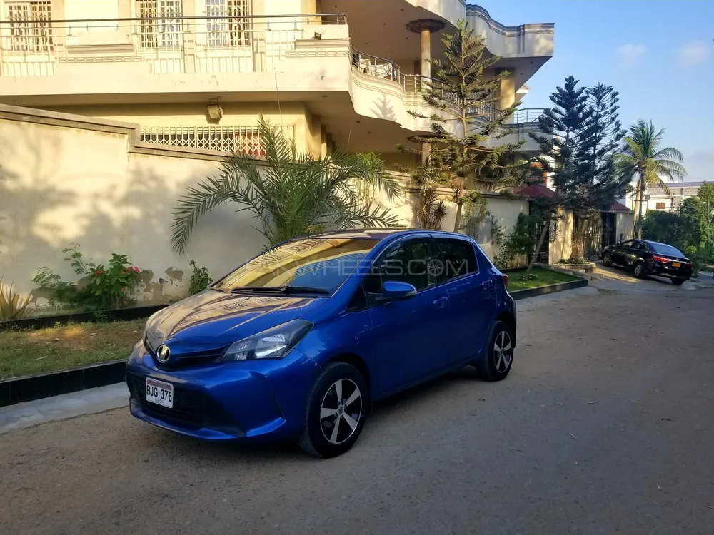 Toyota Vitz 2015 for Sale in Karachi Image-1
