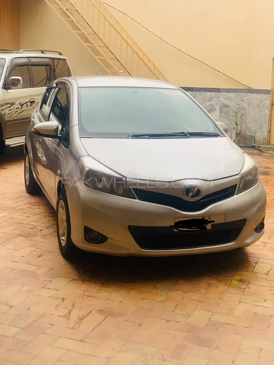Toyota Vitz 2011 for Sale in Peshawar Image-1