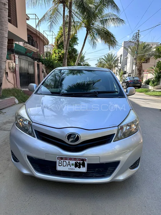 Toyota Vitz 2012 for Sale in Karachi Image-1