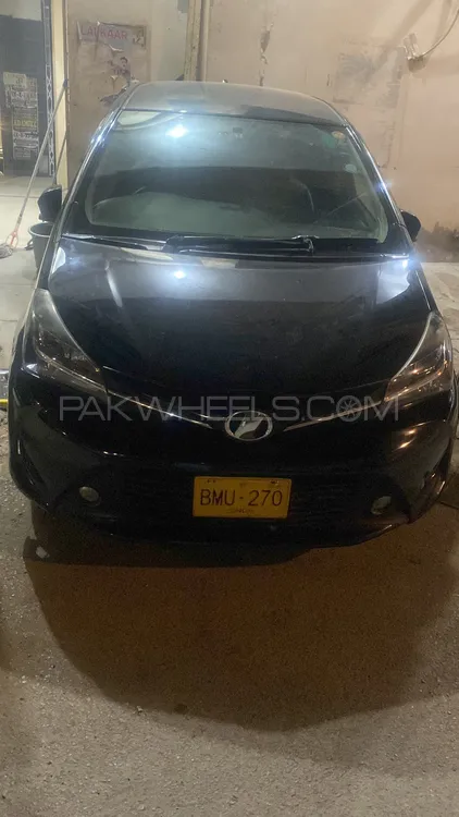Toyota Vitz 2015 for Sale in Karachi Image-1