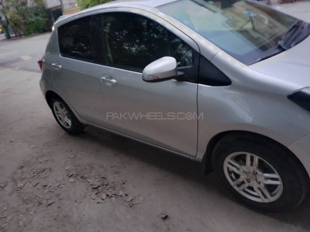Toyota Vitz 2015 for Sale in Lahore Image-1