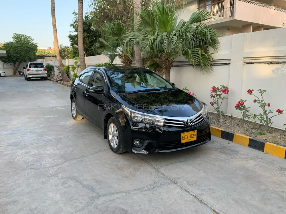 Toyota Corolla 2015 for Sale in Karachi Image-1
