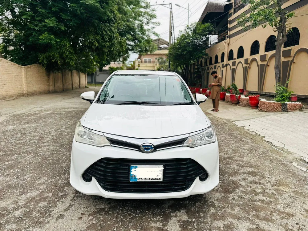 Toyota Corolla Axio 2015 for Sale in Peshawar Image-1