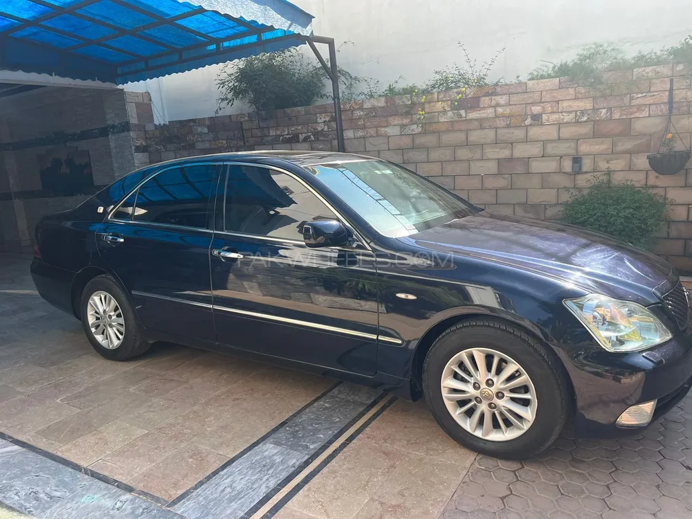 Toyota Crown 2004 for Sale in Islamabad Image-1
